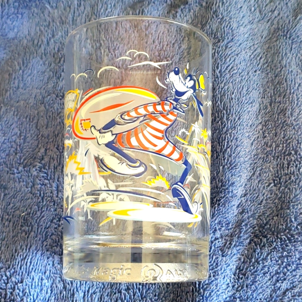 Mcdonalds Disney World 25 Remember the Magic  Goofy glass